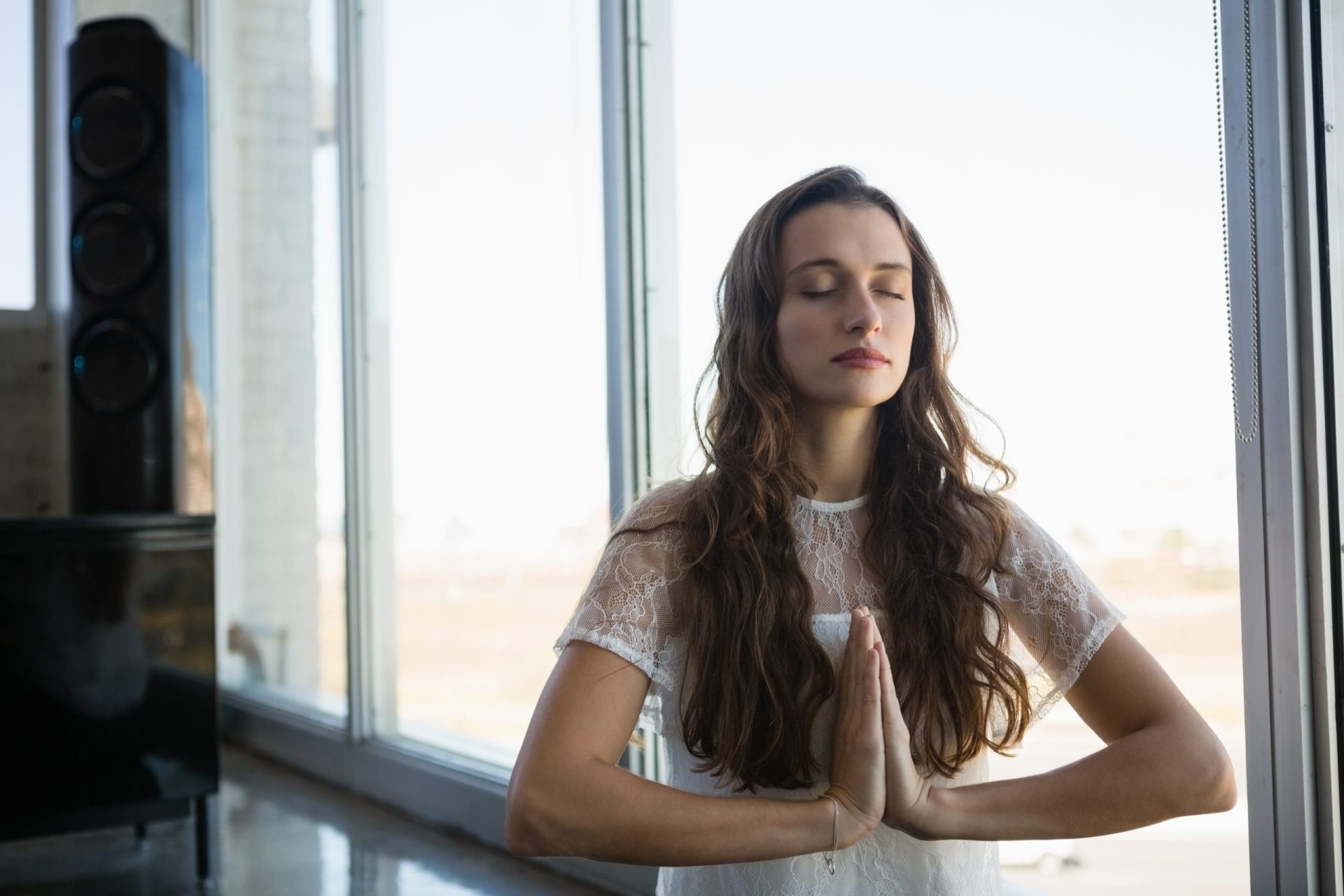 Noia meditant